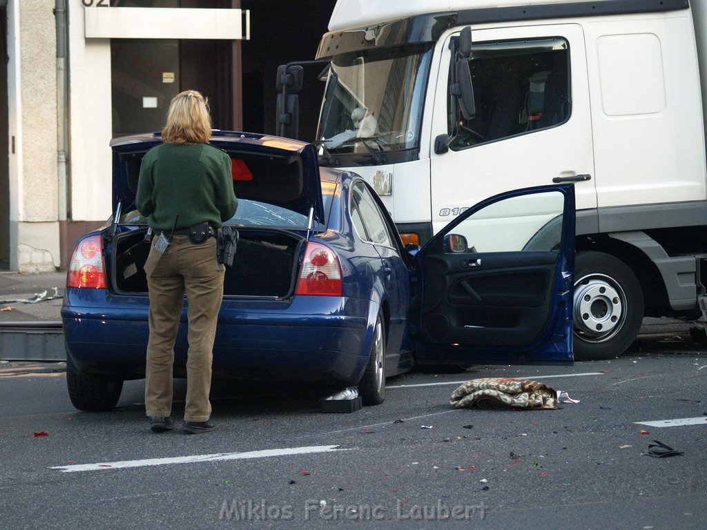 VU-PKW LKW Koeln Berg-Gladbacherstr 870  05.JPG